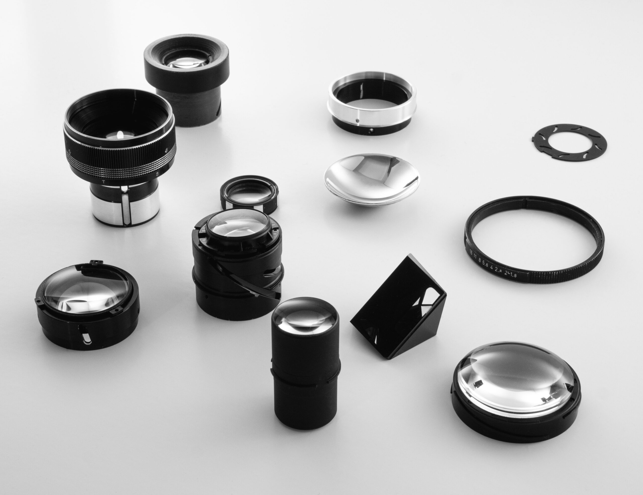 What Is Meta-Optics? Understanding Metasurfaces, Metalenses and the Future of Flat Optics